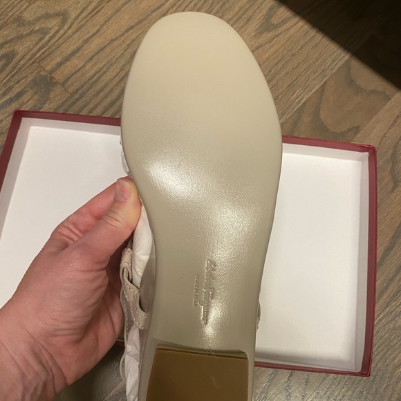 Salvatore Ferragamo Beige Leather Sharise Gladiator Sandals Size 10.5. NWT - Picture 8 of 16